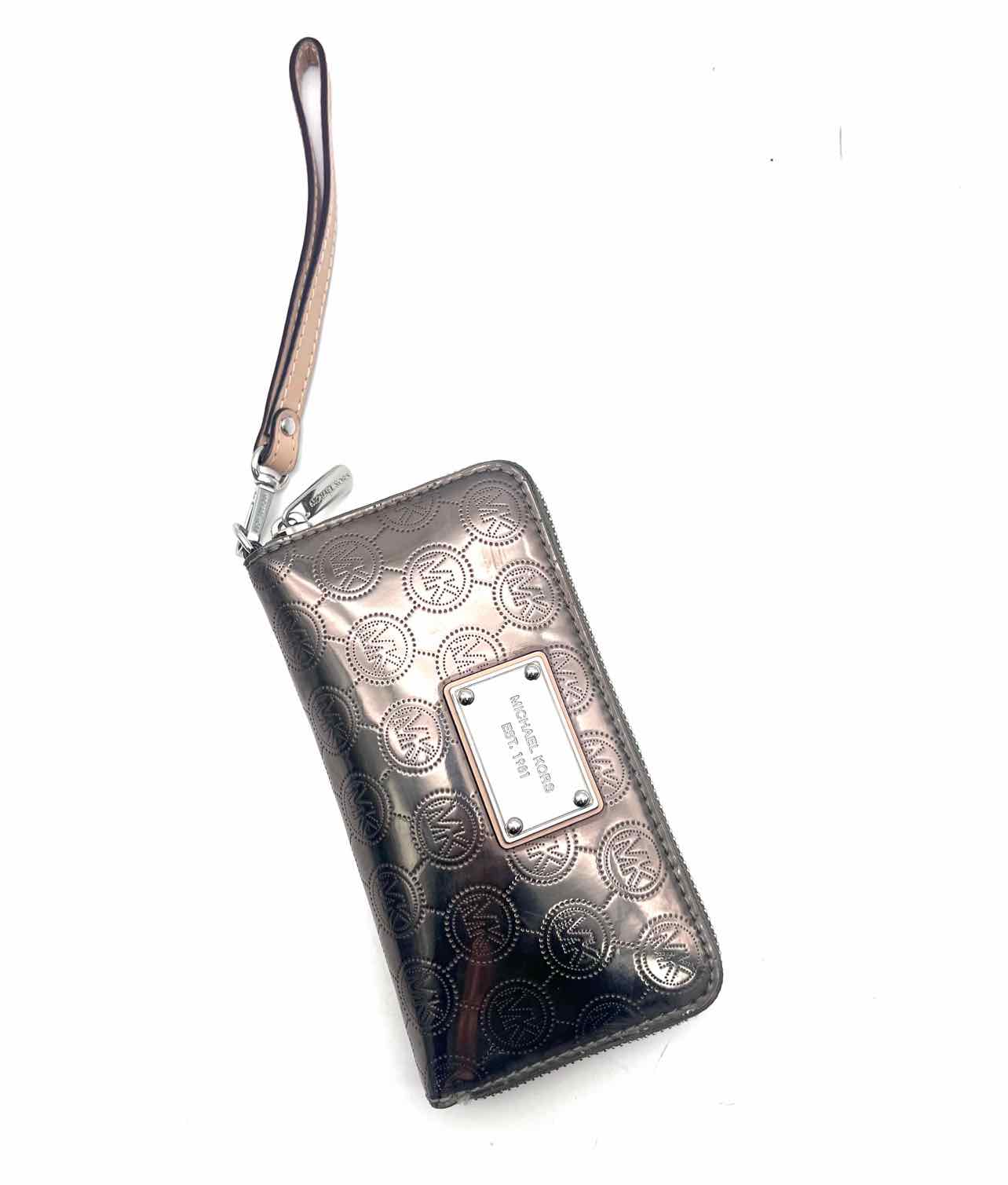 Michael Michael Kors Pewter Metallic Signature Leather Designer Wristlet - Image 4
