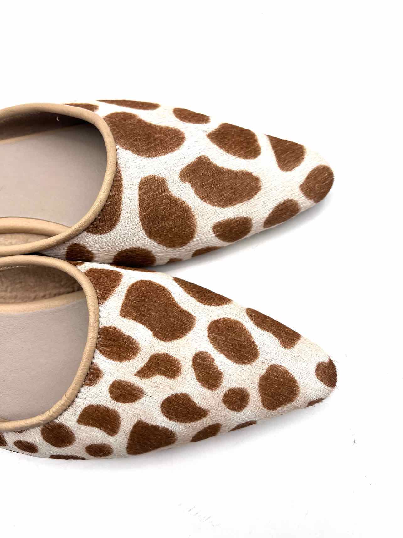 Sarah Stewart Size 7 White/Tan Giraffe Cow Hair Designer Mules - Image 3