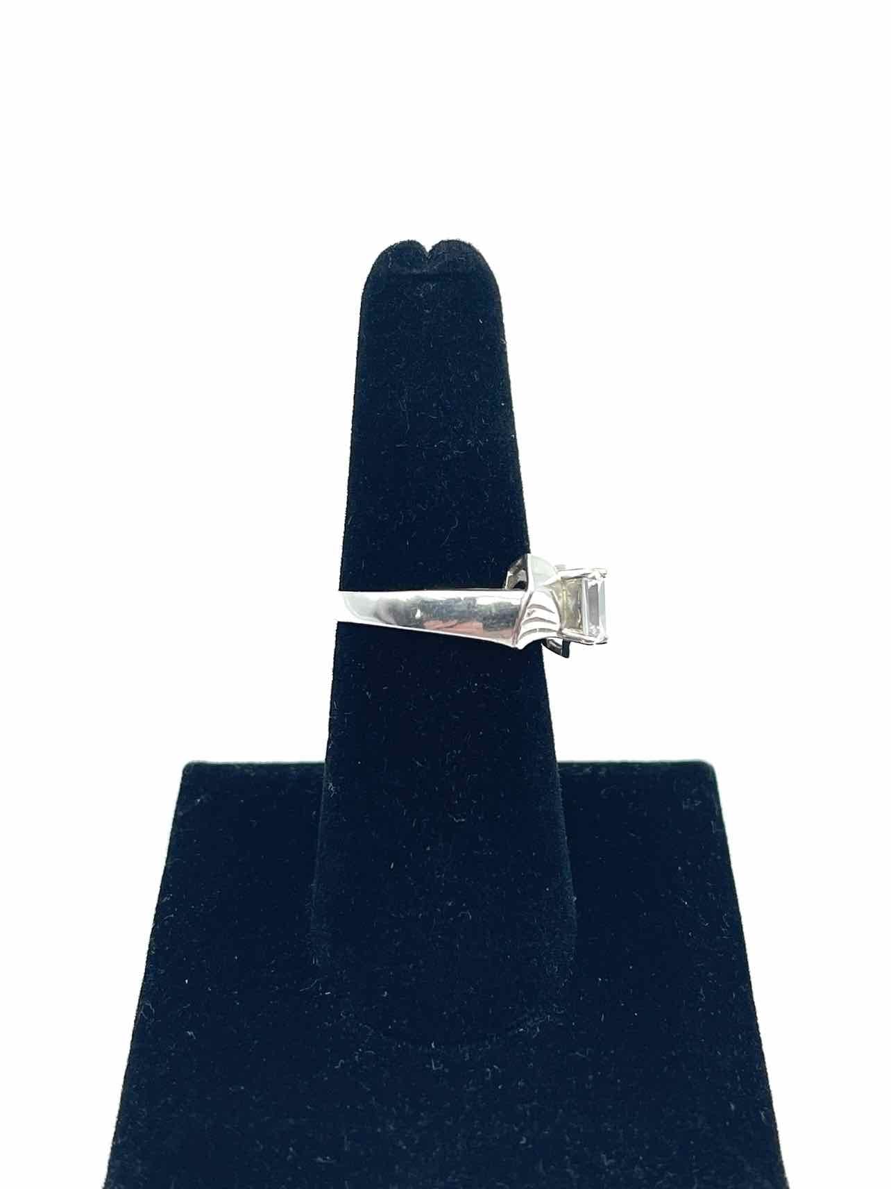 Size 7 Silver/Clear Rectangle Sterling Silver Jewelry Ring - Image 2