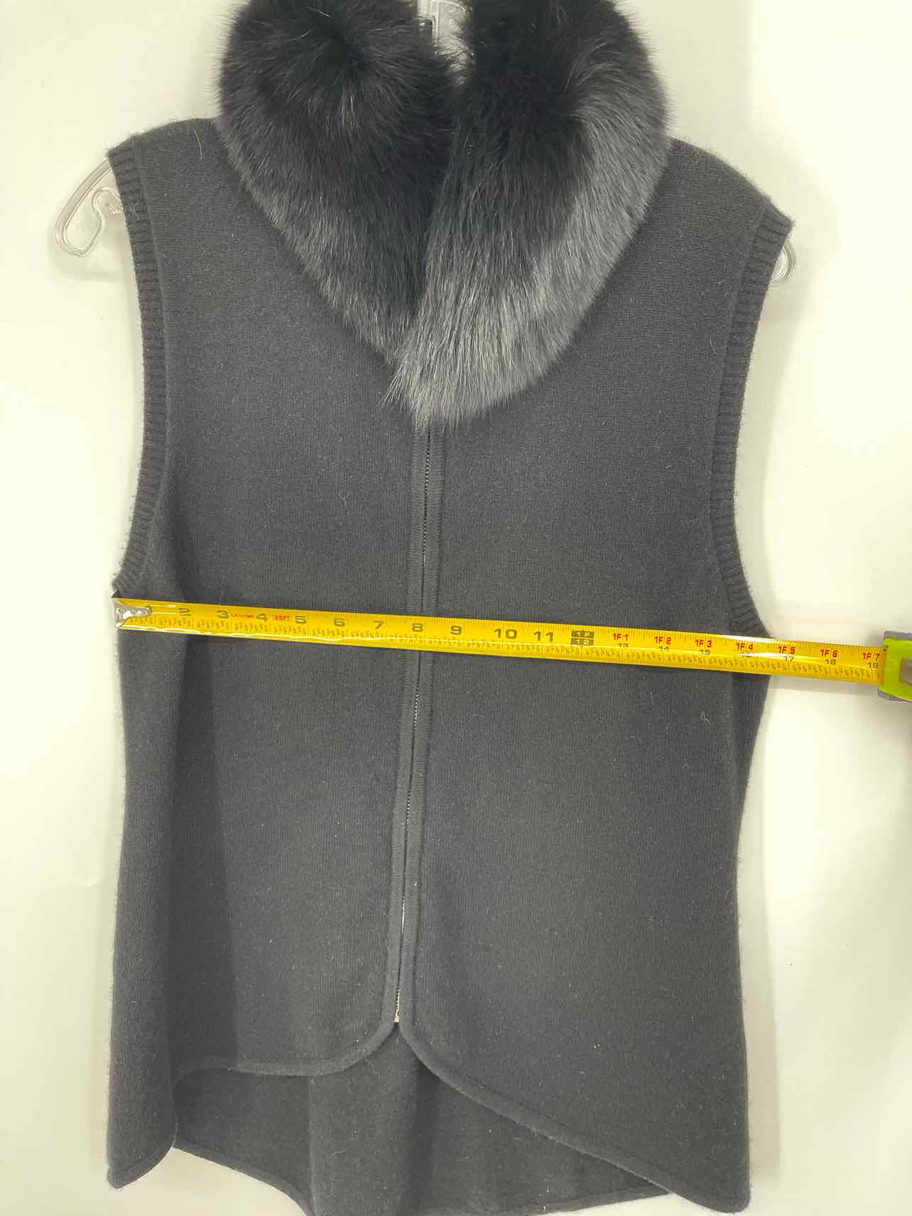 Size L Black Cashmere Knit Designer Vest - Image 3