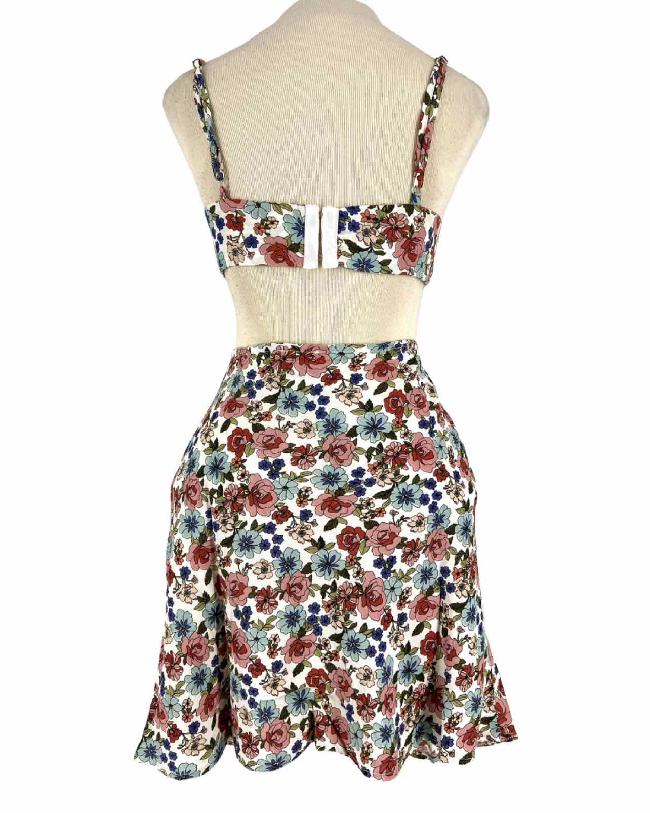 Sky To Moon Size L Wh/Bl/Pk Floral Open Back Dresses Dress - Image 2